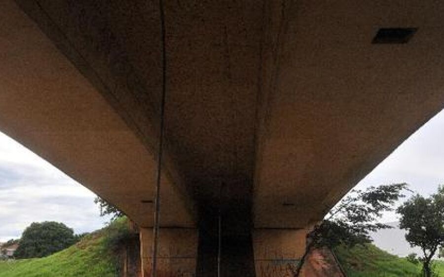 Cadáver encontrado em viaduto em estado de decomposição estava há mais de 30 dias