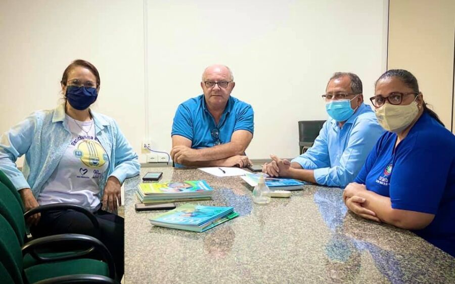 Rio Verde: Secretaria de Educação reúne com escritora  Sul-mato-grossense