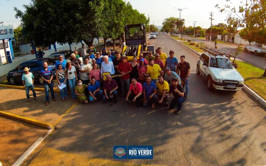 Prefeito de Rio Verde entrega uma Pá Carregadeira Zero KM para a Secretaria Municipal de Obras