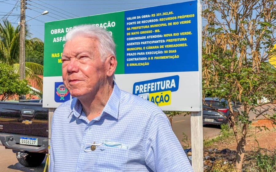 Prefeito José de Oliveira faz  visita em obra de recuperação  asfáltica no Bairro Nova Rio Verde