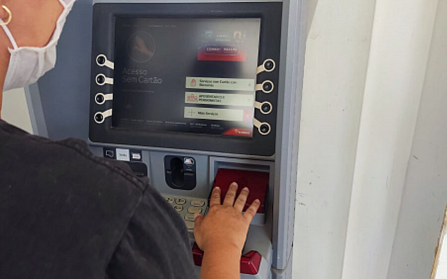 Salário dos servidores é depositado nesta sexta-feira