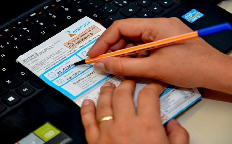 Conta de energia elétrica atrasada poderá ser paga em até 24 vezes em MS; saiba como funciona