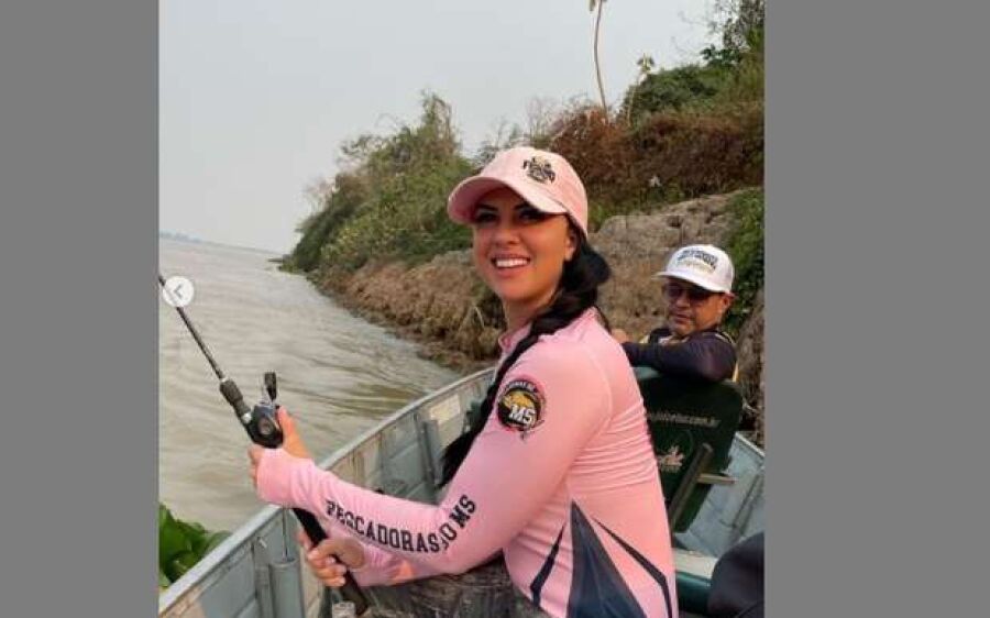 Zezé di Camargo e esposa pescam no Pantanal de MS