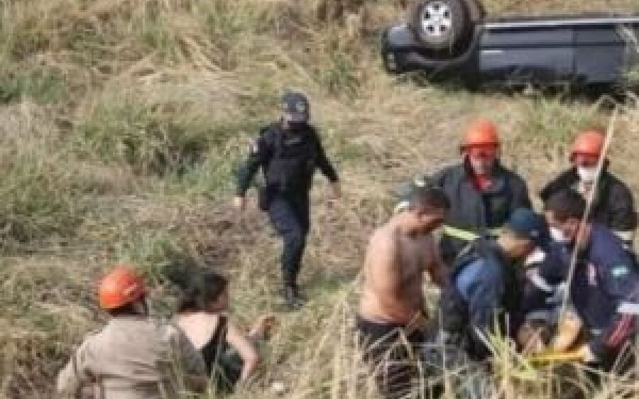Capotagem mata duas pessoas e deixa cinco feridas em rodovia de Campo Grande