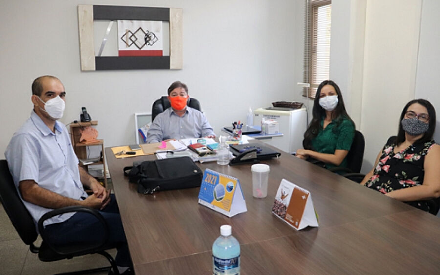 Durante reunião autoridades debatem implantação do curso de Psicologia na UEMS em Coxim
