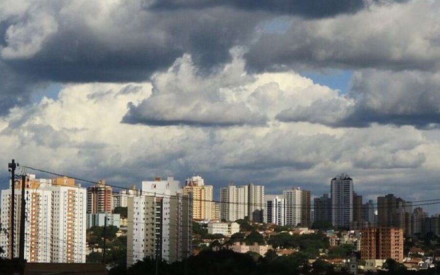 Terça-feira de chuva, ventos fortes e temperaturas agradáveis no Estado