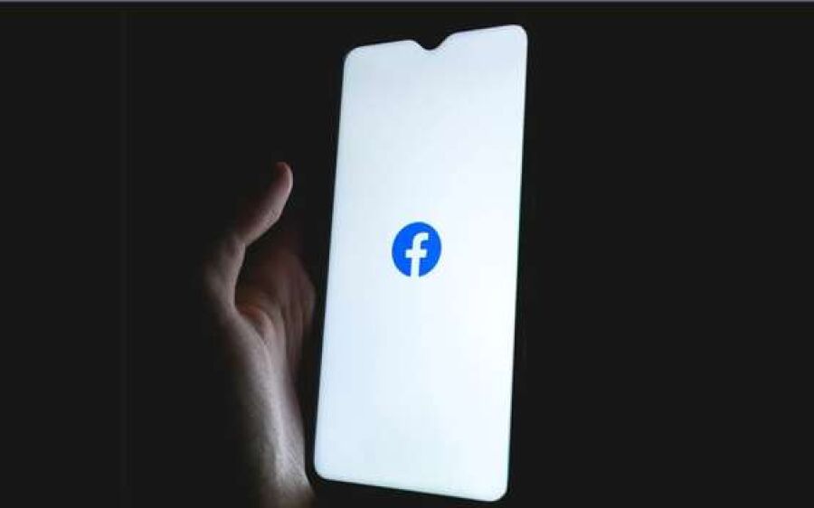 Facebook diz que falha interna derrubou redes