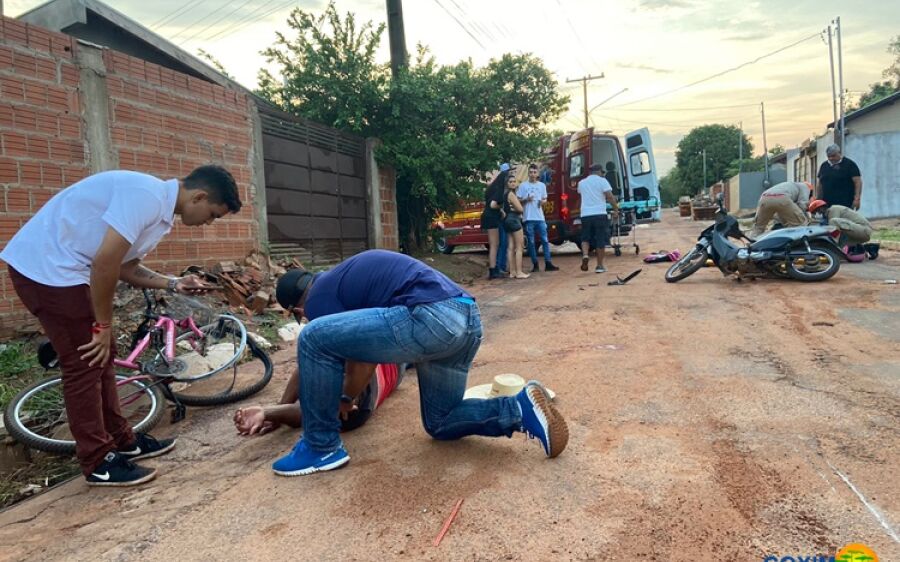 Colisão entre motocicleta e bicicleta deixa dois feridos no Santa Maria