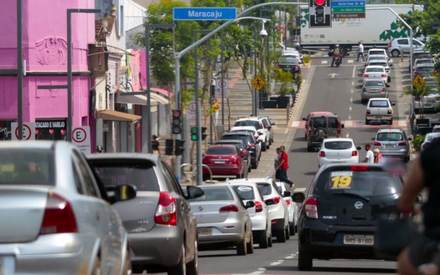 Veículos com placa final 0 devem ser licenciados em outubro