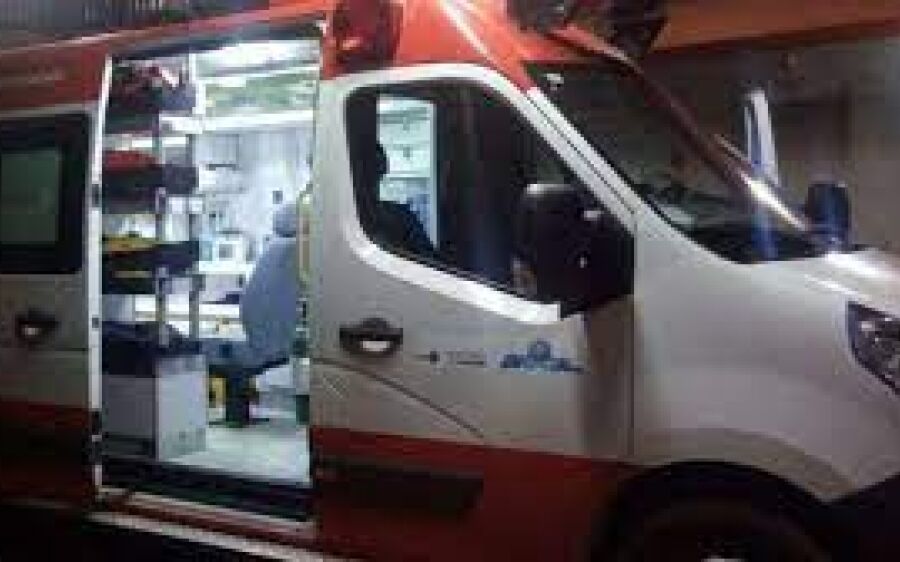 Brincadeira acaba com homem ferido a tiros no meio de praça