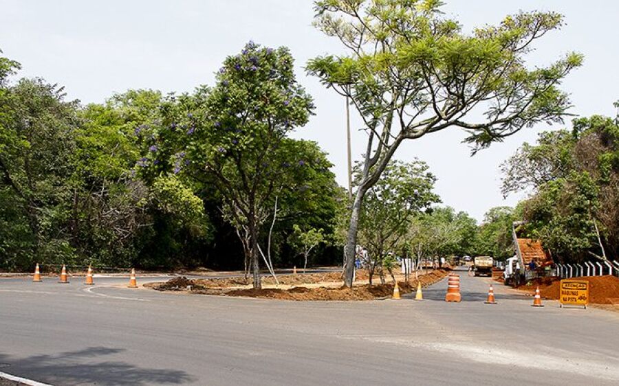 Reforma do Parque: Avenida do Poeta sofre interdição até sexta para limpeza de pista