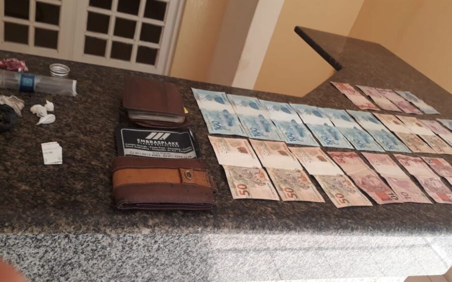 Polícia Militar prende dupla tráfico de drogas e por direção perigosa em Coxim