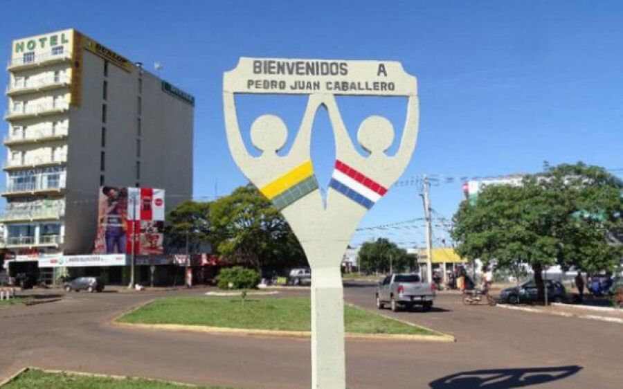 Moradores de cidade do MS são orientados a portar documentos nas ruas da fronteira