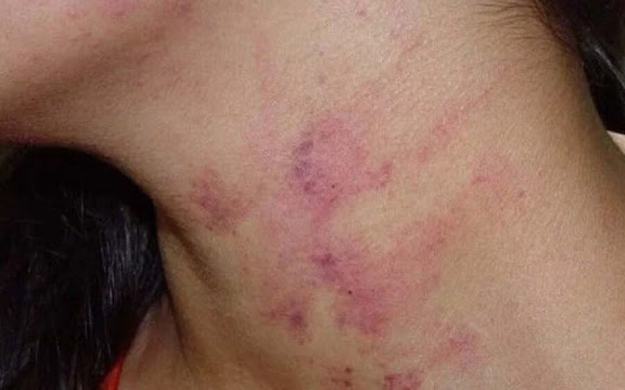 Padrasto coloca faca no pescoço de menino de 4 anos durante briga com esposa