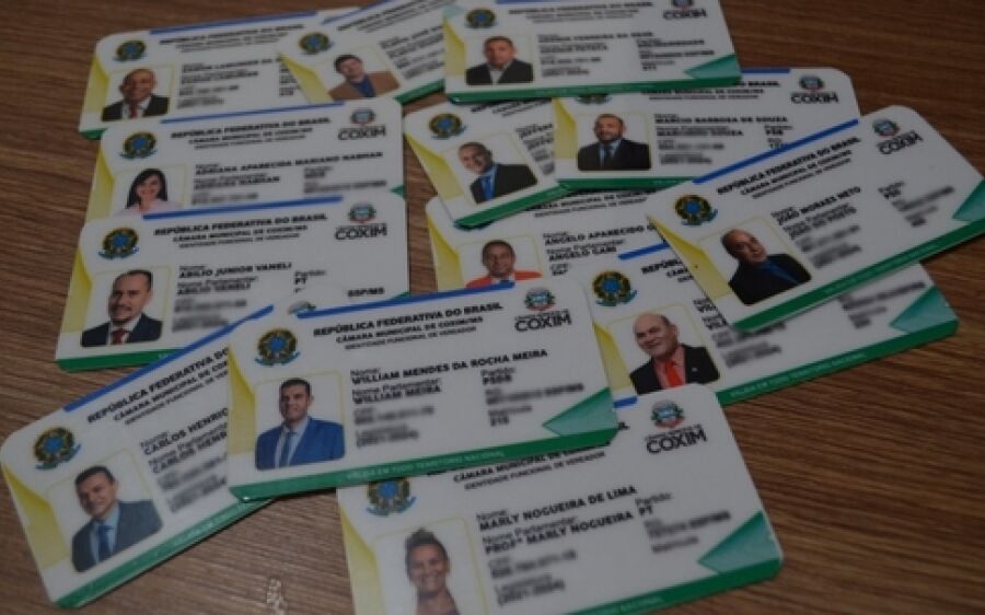 Sessão Ordinária tem entrega de Carteira de Identidade Funcional para vereadores da Câmara de Coxim