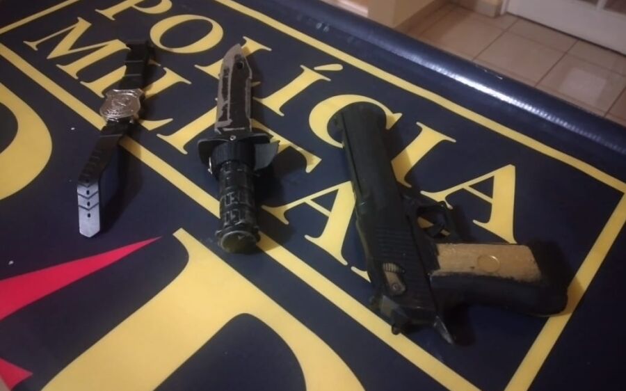 PM prende homem em flagrante por porte de arma, furto e ameaça, ao se passar por policial federal