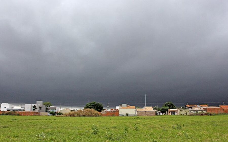 Final de semana tem previsão de tempestade com ventos de até 100 km/h em Mato Grosso do Sul