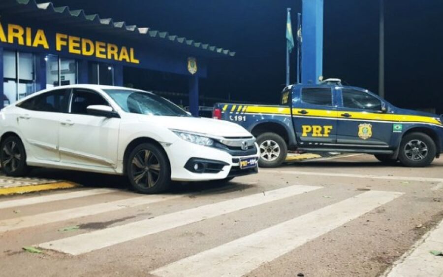 Mulher é presa com carro roubado no MT após dizer que esteve em Coxim visitando a tia doente