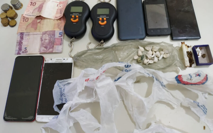 Polícia Civil fecha boca de fumo e prende jovem e apreende adolescente