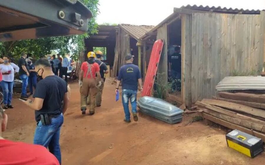 Por ordem de Deus, homem mata esposa e filha na fronteira e dorme com corpos por 4 meses