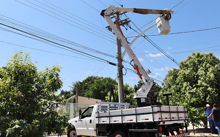 Coxim: Setor de iluminação inicia troca  emergencial de lâmpadas