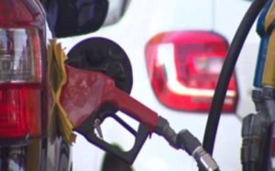 Gasolina sobe 2,25% em uma semana e chega a custar quase R$ 8 o litro