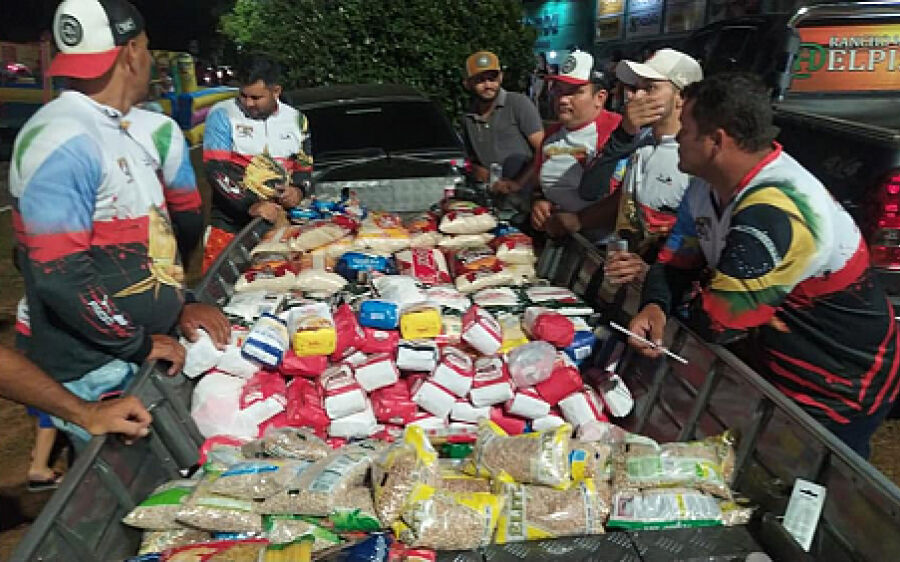 Carreta do Dogão arrecada mais de 2 toneladas de alimentos