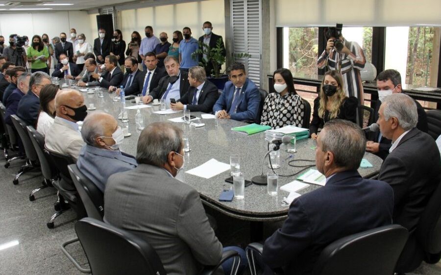Reinaldo Azambuja anuncia  reajuste geral de 10% para  servidores de Mato Grosso do Sul