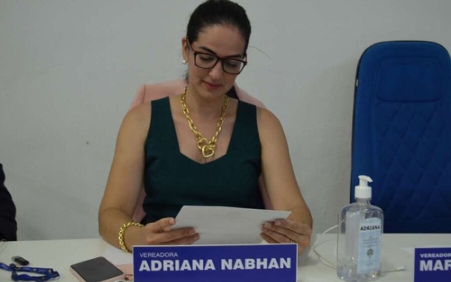 Vereadora Adriana Nabhan solicita instalação de pontos de ônibus cobertos em Coxim