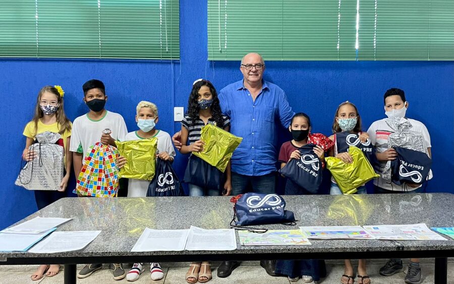 Rio Verde: Réus Fornari entrega premiação aos alunos vencedores do concurso de redação e desenho