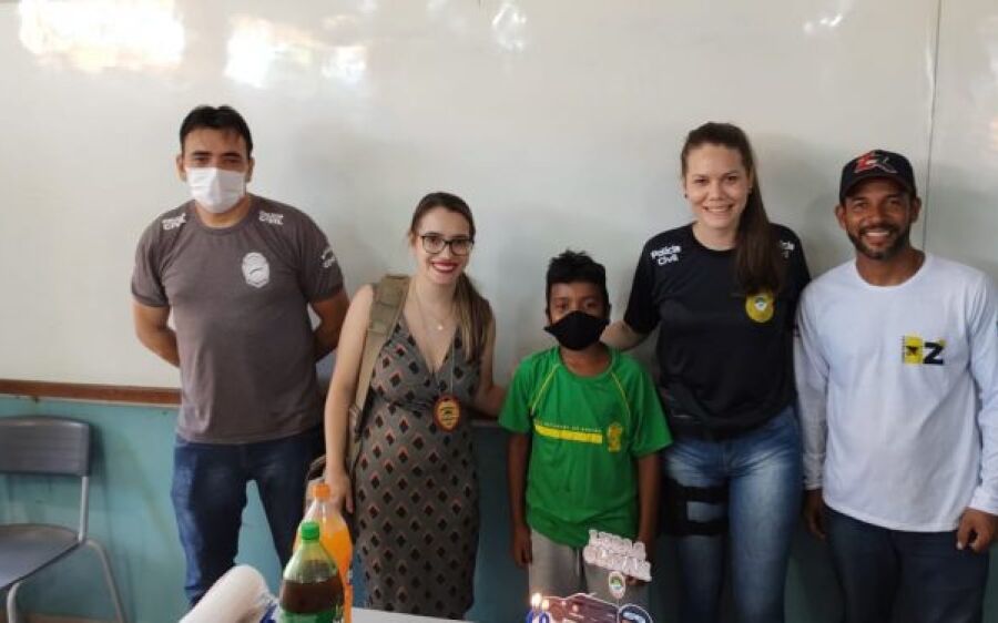 Polícia Civil participa de aniversário de menino em Coxim