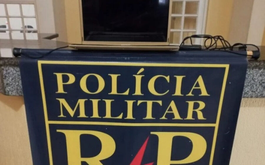 Adolescente é preso por furto e homem por receptação de notebook
