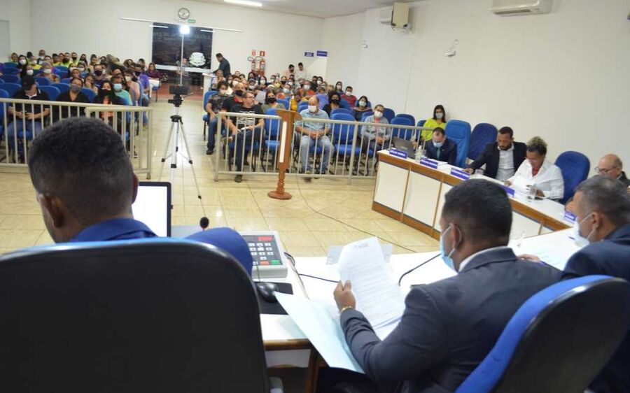 Na última sessão do ano, vereadores  reforçam compromisso com Educação e aprovam rateio do Fundeb