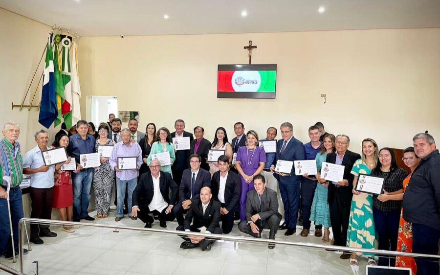 Prefeito Réus Fornari prestigia solenidade de  entrega de títulos de cidadão rioverdense. 
