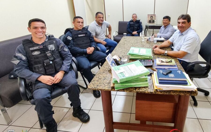 Prefeito e vice recebem comando da Polícia Militar em Sete Quedas