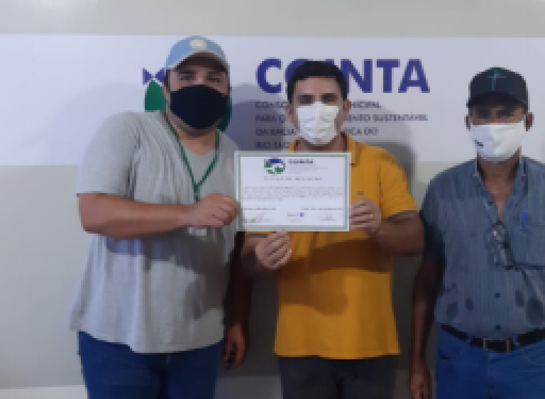 O SIM-COINTA realiza entrega de Registro de estabelecimento no município de Coxim