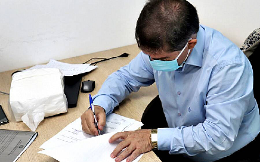 Prefeito Edilson Magro assina Lei que garante aumento de salário dos Servidores Municipais