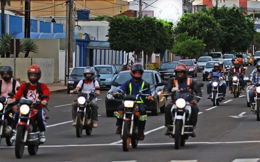 Motociclistas podem receber anistia de dívidas passadas se pagarem IPVA e licenciamento deste ano