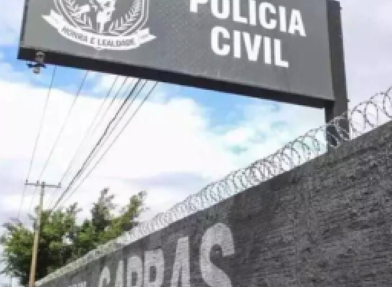 Homem se passa por funcionário, abastece carro de graça e é preso
