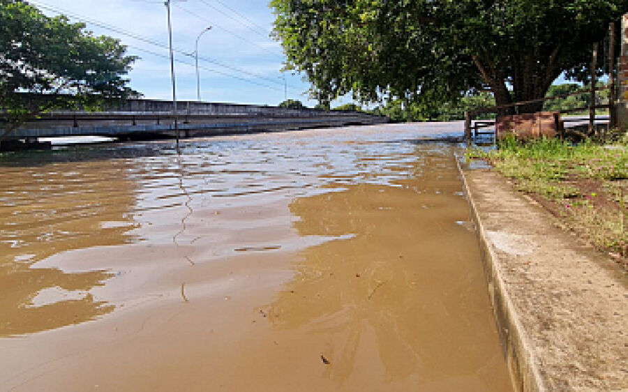 Prefeitura e Defesa Civil de Coxim seguem monitorando nível do rio Taquari