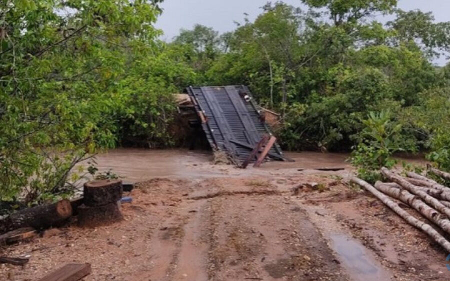 Com 8 pontes caídas e moradores ilhados após chuva histórica, Camapuã decreta emergência