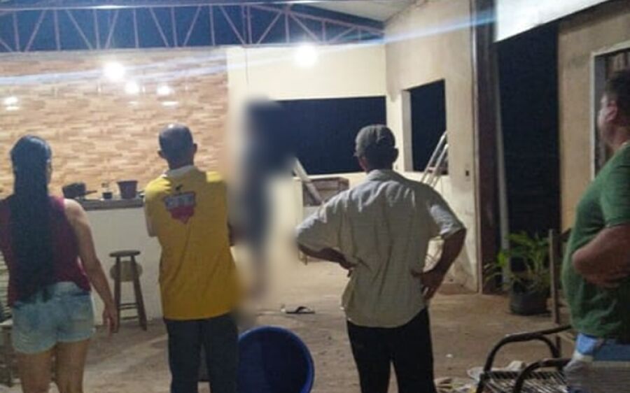 Jovem que matou namorada à facadas assume crime em áudios e comete suicídio em Costa Rica