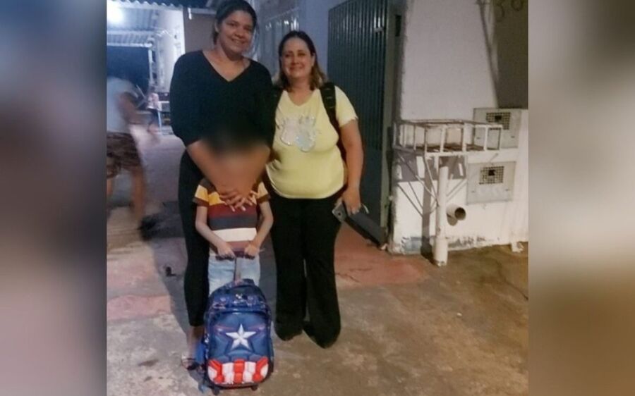 Com 'mochilinha', menino de 5 anos foge de escola no 1º dia de aula e é encontrado 2 km distante 