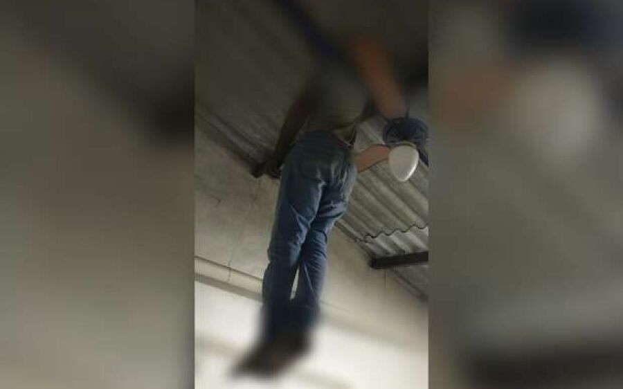 Ladrão de igreja morre pendurado em telhado 