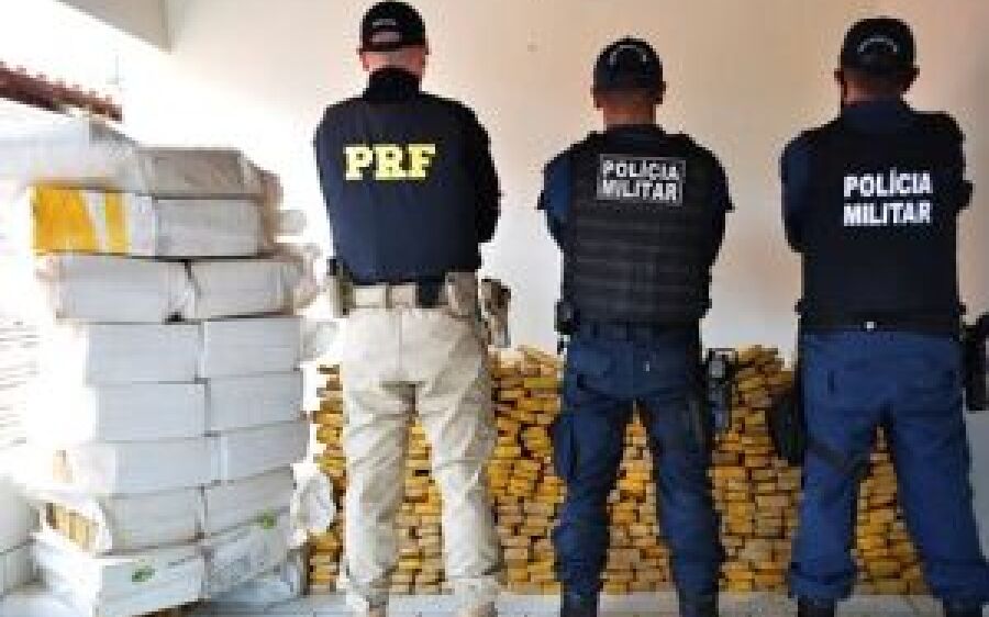 Operação conjunta entre PM e PRF culmina na apreensão de 781 kg de maconha em Alcinópolis
