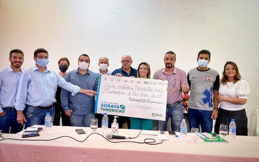 Senadora Soraya entrega  ambulância  para Rio Verde