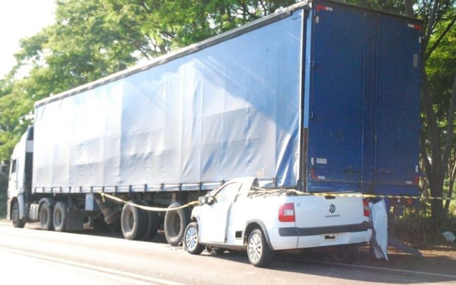 Policial Militar morre após colidir em alta velocidade na traseira de carreta na BR-267