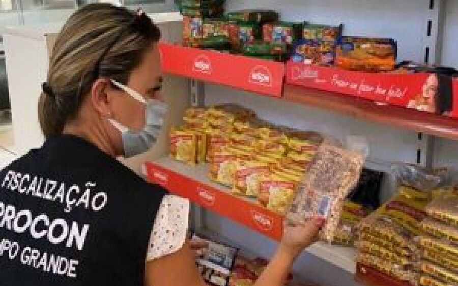 Procon de campo grande autua 24 estabelecimentos comerciais durante operação De Olho na Validade