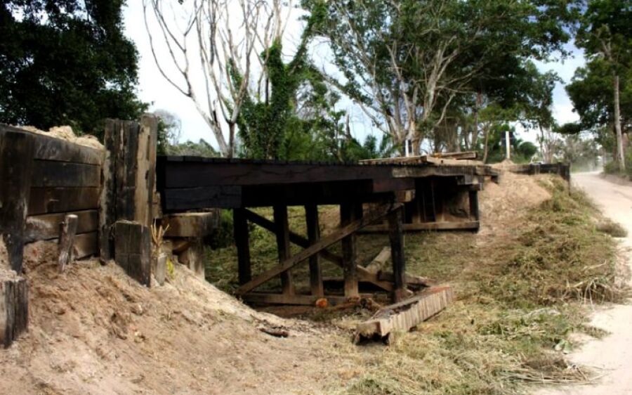 Agesul reconstrói pontes de madeira destruídas pelo fogo no Pantanal