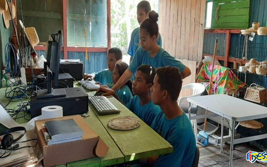 Programa prevê instalação de 50 salas digitais em assentamentos e aldeias até o final do ano